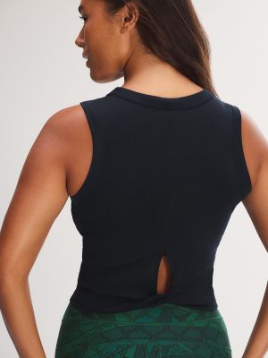 Plot Twist Crossover Tank